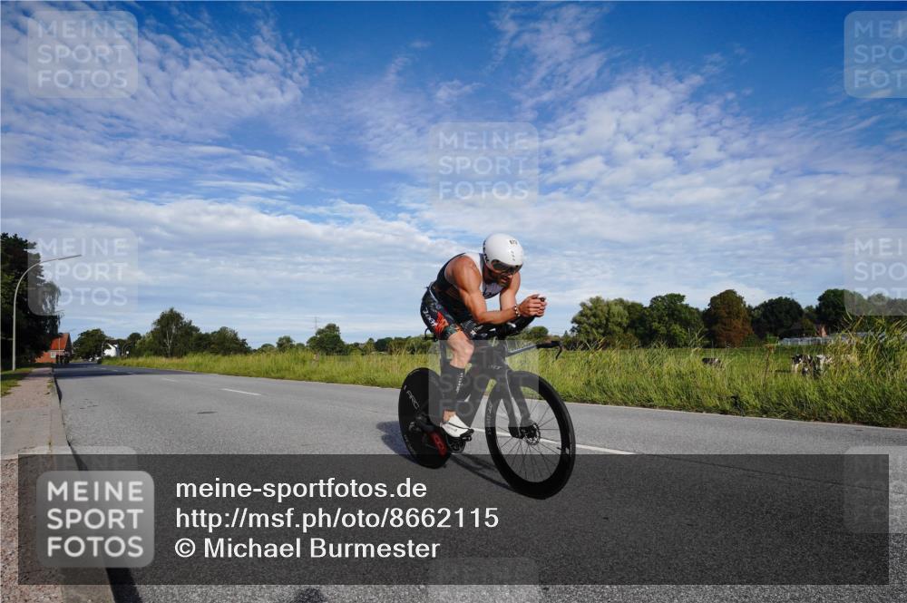 31.08.2025 - Elbe Triathlon Hamburg Michael Burmester http://msf.ph/oto/8662115 31.08.2025 09:15:30 Radfahren 387, 527, 672 meine-sportfotos.de