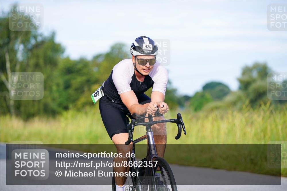 31.08.2025 - Elbe Triathlon Hamburg Michael Burmester http://msf.ph/oto/8662357 31.08.2025 09:09:09 Radfahren 199, 302, 426, 430 meine-sportfotos.de