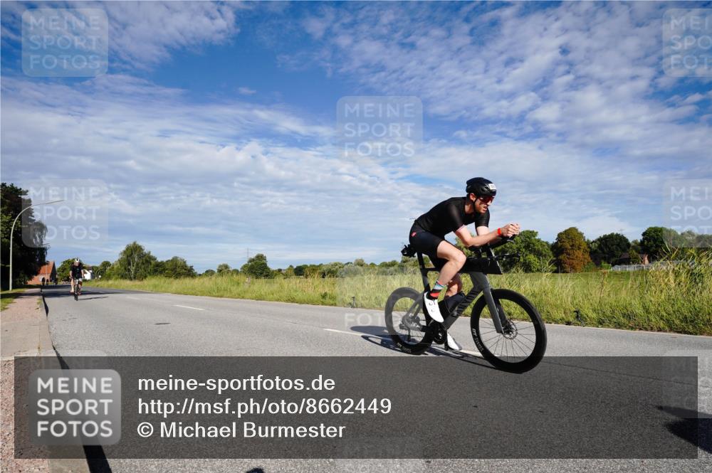 31.08.2025 - Elbe Triathlon Hamburg Michael Burmester http://msf.ph/oto/8662449 31.08.2025 09:22:12 Radfahren 227, 275, 379, 568 meine-sportfotos.de