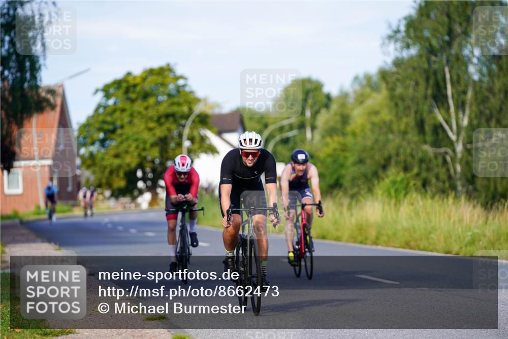 31.08.2025 - Elbe Triathlon Hamburg Michael Burmester http://msf.ph/oto/8662473 31.08.2025 09:10:23 Radfahren 180, 335, 470 meine-sportfotos.de