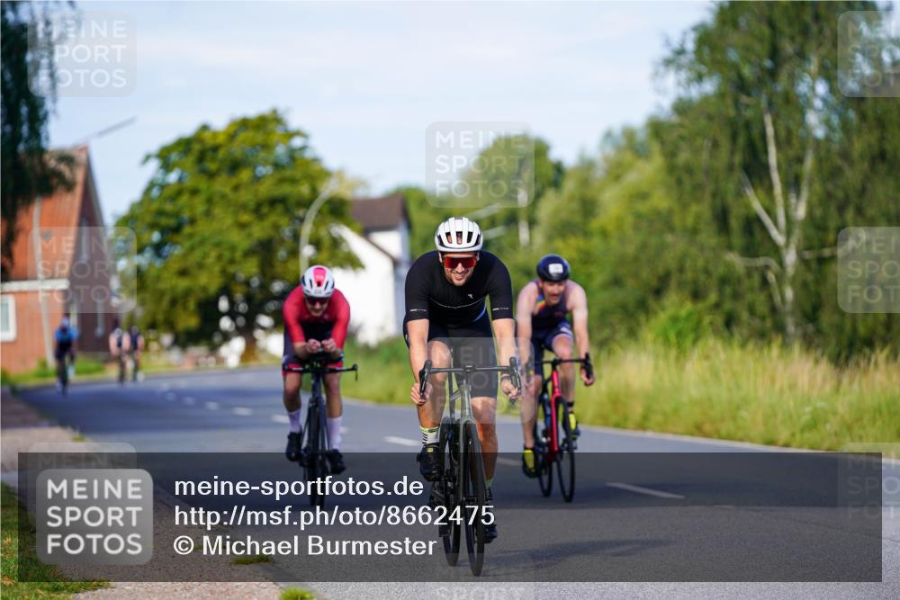 31.08.2025 - Elbe Triathlon Hamburg Michael Burmester http://msf.ph/oto/8662475 31.08.2025 09:10:23 Radfahren 180, 335, 470 meine-sportfotos.de