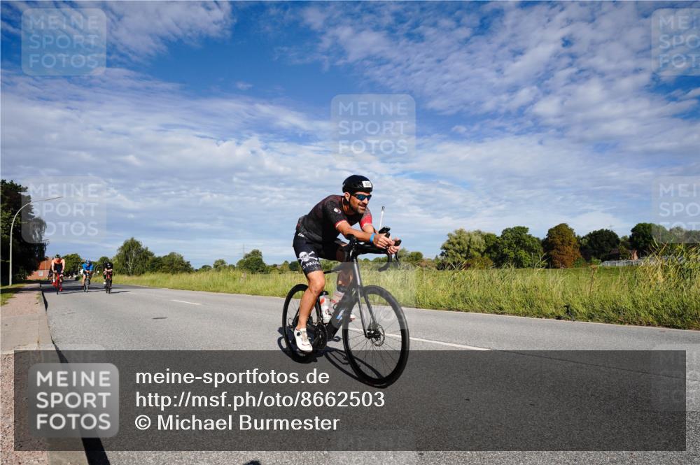31.08.2025 - Elbe Triathlon Hamburg Michael Burmester http://msf.ph/oto/8662503 31.08.2025 09:23:01 Radfahren 325, 386, 406, 429, 575 meine-sportfotos.de