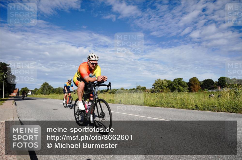 31.08.2025 - Elbe Triathlon Hamburg Michael Burmester http://msf.ph/oto/8662601 31.08.2025 09:24:26 Radfahren 180, 418, 454, 499, 576, 653 meine-sportfotos.de