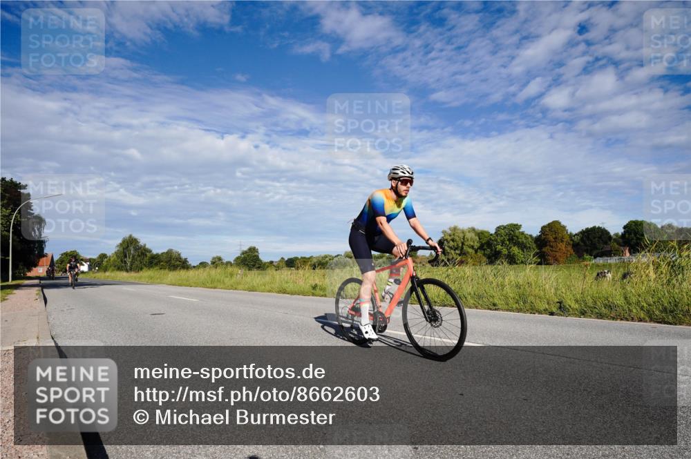 31.08.2025 - Elbe Triathlon Hamburg Michael Burmester http://msf.ph/oto/8662603 31.08.2025 09:24:26 Radfahren 180, 418, 454, 499, 576, 653 meine-sportfotos.de