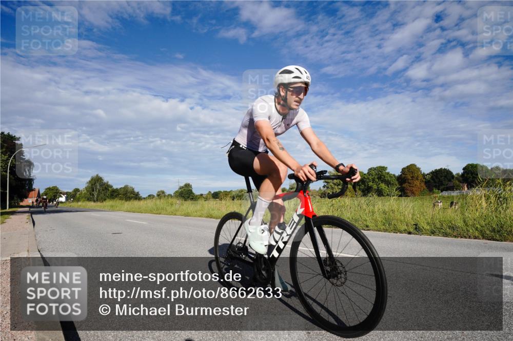 31.08.2025 - Elbe Triathlon Hamburg Michael Burmester http://msf.ph/oto/8662633 31.08.2025 09:24:53 Radfahren 260, 373, 403, 457, 477, 548, 597, 659 meine-sportfotos.de