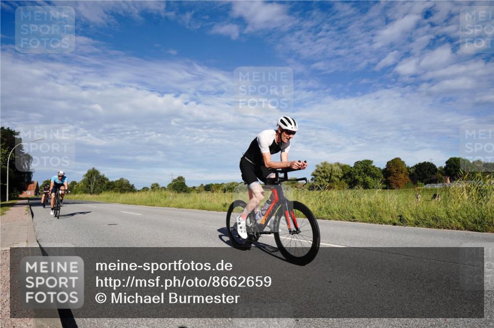 31.08.2025 - Elbe Triathlon Hamburg Michael Burmester http://msf.ph/oto/8662659 31.08.2025 09:25:19 Radfahren 293, 459, 462, 546, 753 meine-sportfotos.de