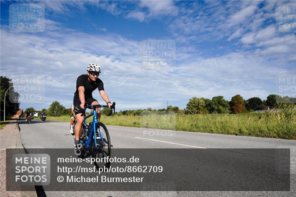 31.08.2025 - Elbe Triathlon Hamburg Michael Burmester http://msf.ph/oto/8662709 31.08.2025 09:25:58 Radfahren 301, 334, 523, 525, 551, 554, 579 meine-sportfotos.de