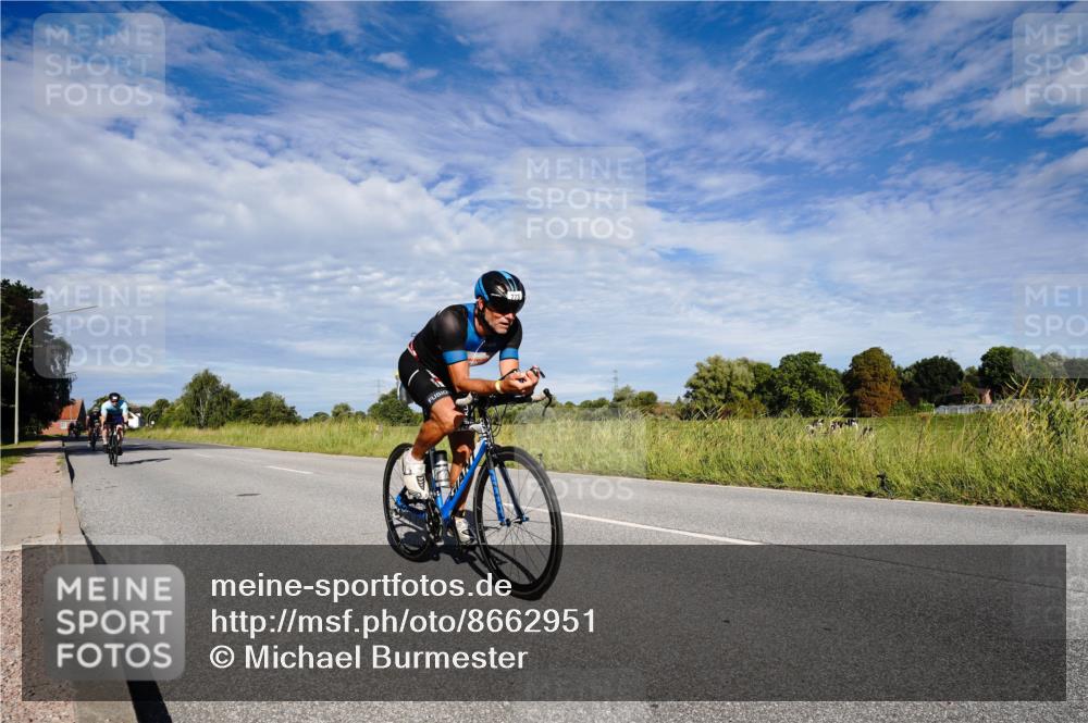 31.08.2025 - Elbe Triathlon Hamburg Michael Burmester http://msf.ph/oto/8662951 31.08.2025 09:30:05 Radfahren 305, 387, 427, 527, 617, 680, 773 meine-sportfotos.de