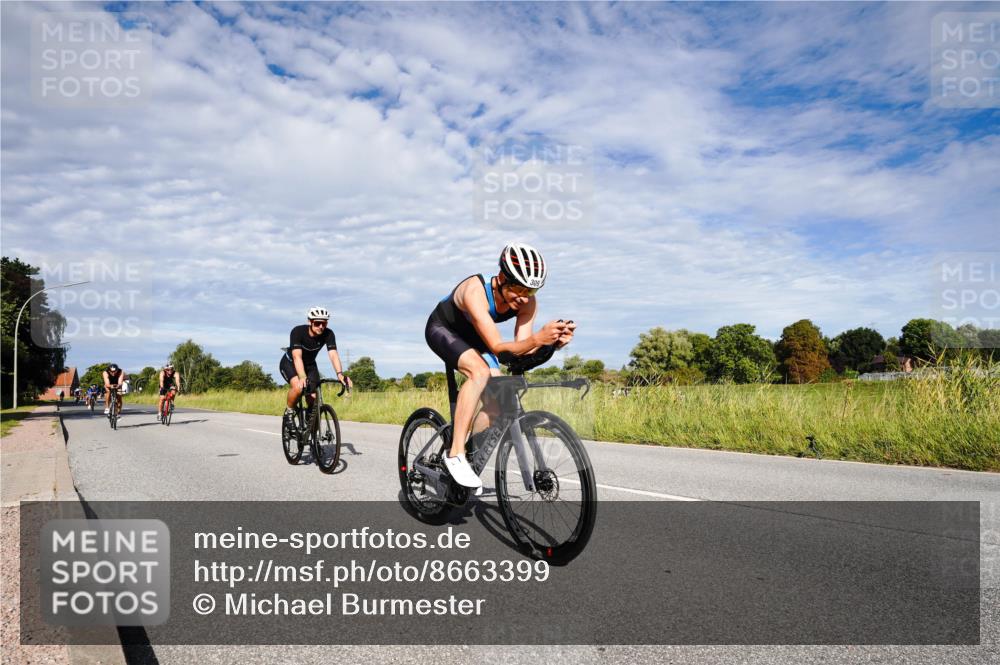 31.08.2025 - Elbe Triathlon Hamburg Michael Burmester http://msf.ph/oto/8663399 31.08.2025 09:37:11 Radfahren 254, 309, 325, 436, 470, 557, 626, 677, 695 meine-sportfotos.de