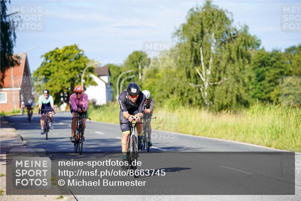 31.08.2025 - Elbe Triathlon Hamburg Michael Burmester http://msf.ph/oto/8663745 31.08.2025 09:20:02 Radfahren 208, 231, 371, 381, 474, 709 meine-sportfotos.de