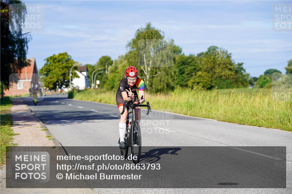 31.08.2025 - Elbe Triathlon Hamburg Michael Burmester http://msf.ph/oto/8663793 31.08.2025 09:20:21 Radfahren 327, 367, 589 meine-sportfotos.de