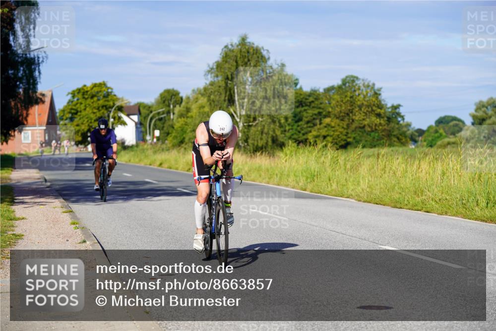 31.08.2025 - Elbe Triathlon Hamburg Michael Burmester http://msf.ph/oto/8663857 31.08.2025 09:20:43 Radfahren 228, 242, 289, 422, 561 meine-sportfotos.de