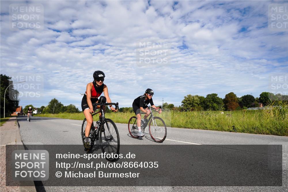 31.08.2025 - Elbe Triathlon Hamburg Michael Burmester http://msf.ph/oto/8664035 31.08.2025 09:46:11 Radfahren 463, 553, 600, 740, 803, 820, 876 meine-sportfotos.de
