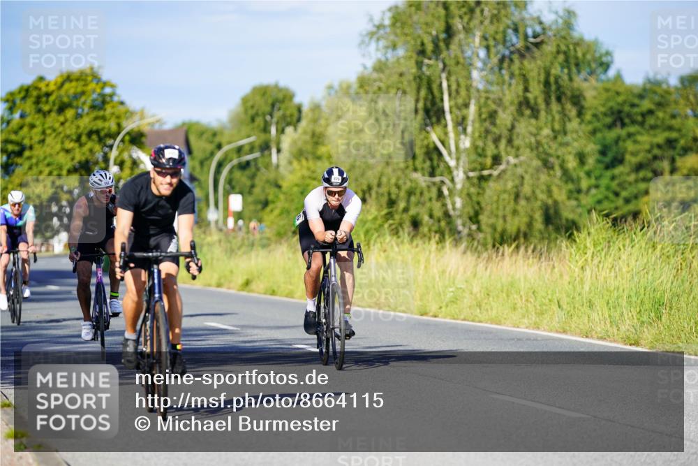 31.08.2025 - Elbe Triathlon Hamburg Michael Burmester http://msf.ph/oto/8664115 31.08.2025 09:22:29 Radfahren 397, 405, 426, 479, 557, 614 meine-sportfotos.de