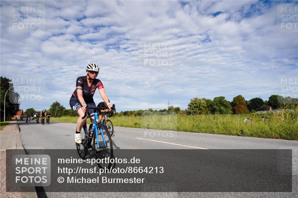31.08.2025 - Elbe Triathlon Hamburg Michael Burmester http://msf.ph/oto/8664213 31.08.2025 09:48:46 Radfahren 322, 407, 515, 656, 739, 742, 856, 920, 931 meine-sportfotos.de