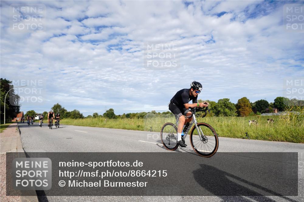 31.08.2025 - Elbe Triathlon Hamburg Michael Burmester http://msf.ph/oto/8664215 31.08.2025 09:48:46 Radfahren 322, 407, 515, 656, 739, 742, 856, 920, 931 meine-sportfotos.de