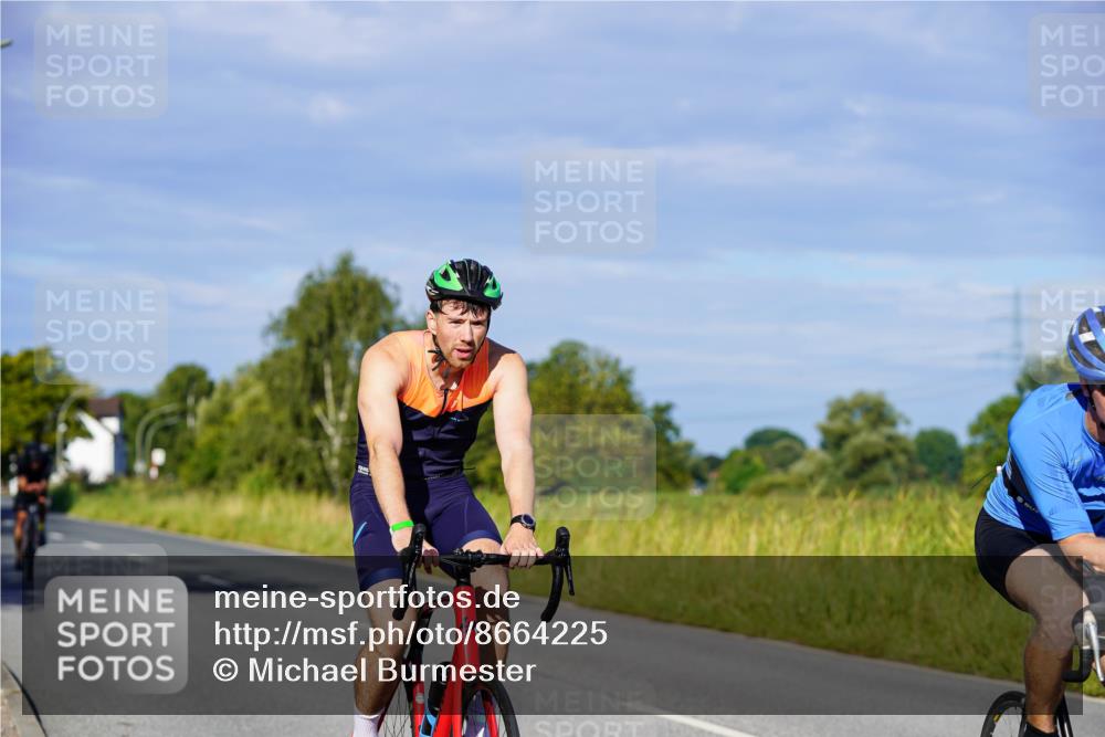 31.08.2025 - Elbe Triathlon Hamburg Michael Burmester http://msf.ph/oto/8664225 31.08.2025 09:23:03 Radfahren 325, 386, 406, 429, 575 meine-sportfotos.de