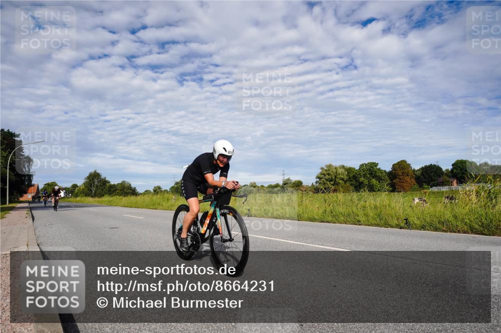 31.08.2025 - Elbe Triathlon Hamburg Michael Burmester http://msf.ph/oto/8664231 31.08.2025 09:48:58 Radfahren 428, 727, 822, 842, 921 meine-sportfotos.de
