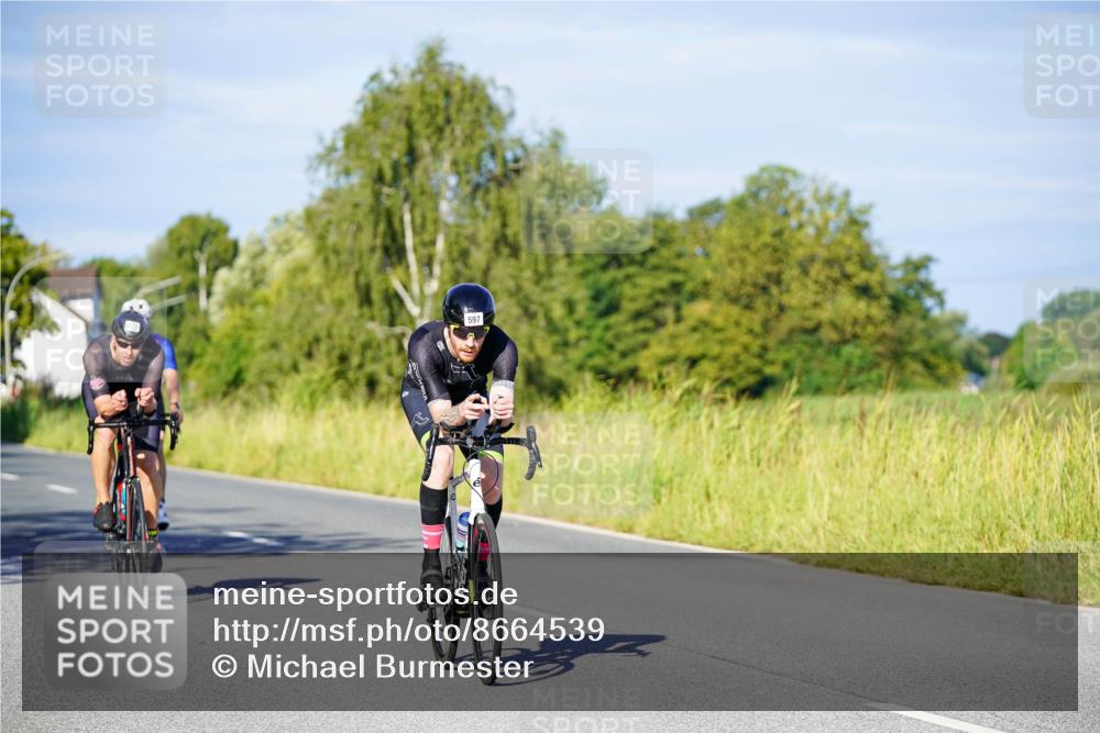 31.08.2025 - Elbe Triathlon Hamburg Michael Burmester http://msf.ph/oto/8664539 31.08.2025 09:24:50 Radfahren 239, 260, 351, 373, 403, 456, 457, 548, 597, 627, 659 meine-sportfotos.de