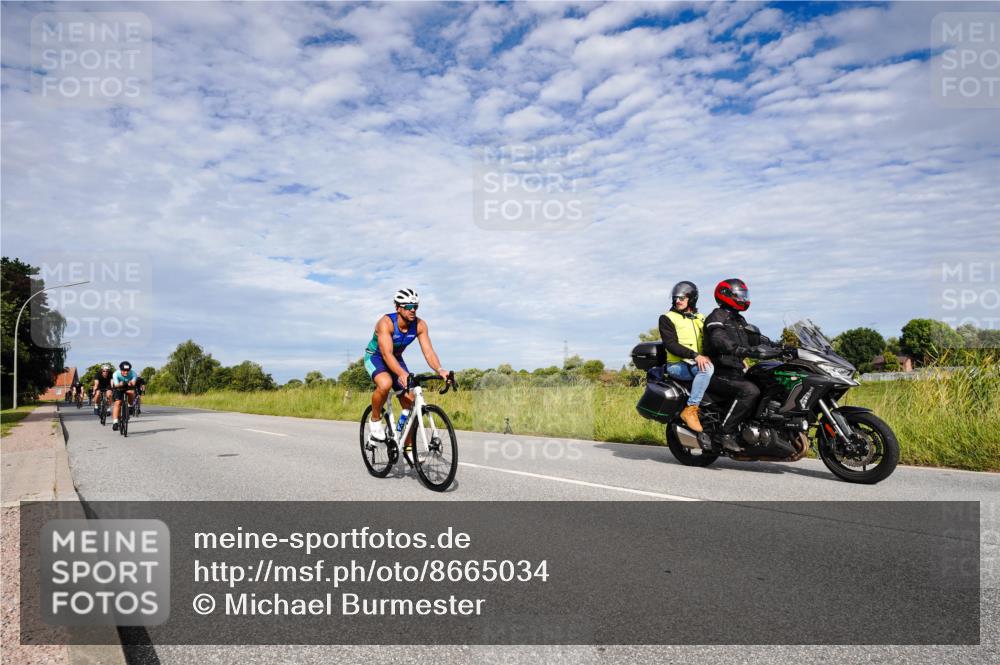 31.08.2025 - Elbe Triathlon Hamburg Michael Burmester http://msf.ph/oto/8665034 31.08.2025 10:03:01 Radfahren 428, 495, 588, 618, 696, 739, 834, 850 meine-sportfotos.de