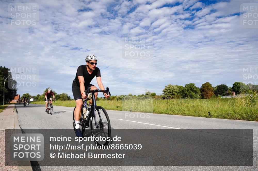 31.08.2025 - Elbe Triathlon Hamburg Michael Burmester http://msf.ph/oto/8665039 31.08.2025 10:03:03 Radfahren 428, 495, 515, 588, 618, 696, 777, 834, 850 meine-sportfotos.de