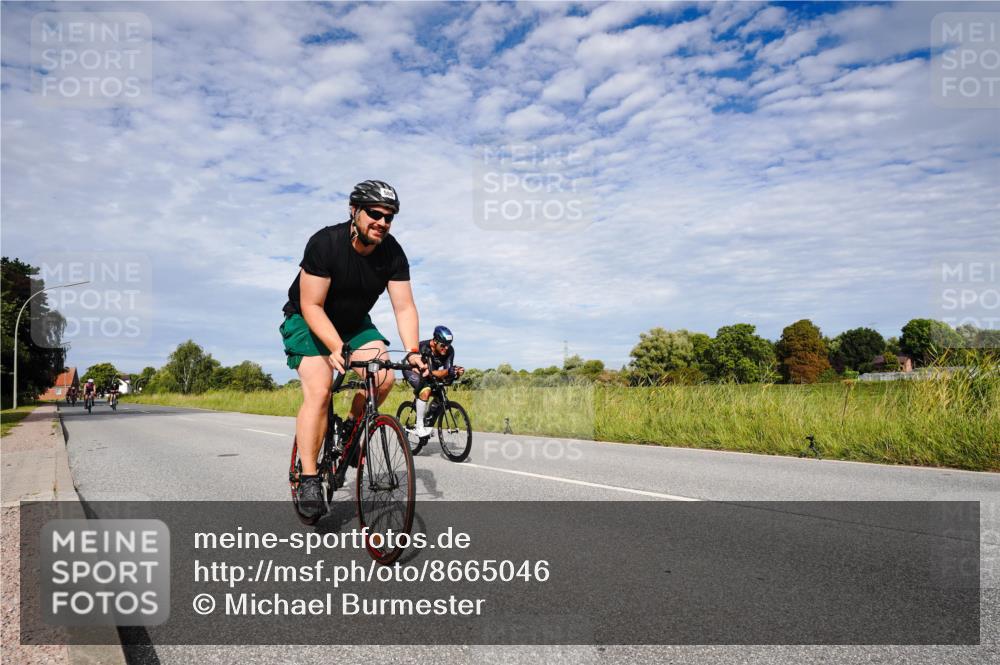 31.08.2025 - Elbe Triathlon Hamburg Michael Burmester http://msf.ph/oto/8665046 31.08.2025 10:03:06 Radfahren 495, 515, 588, 696, 777, 828, 834 meine-sportfotos.de