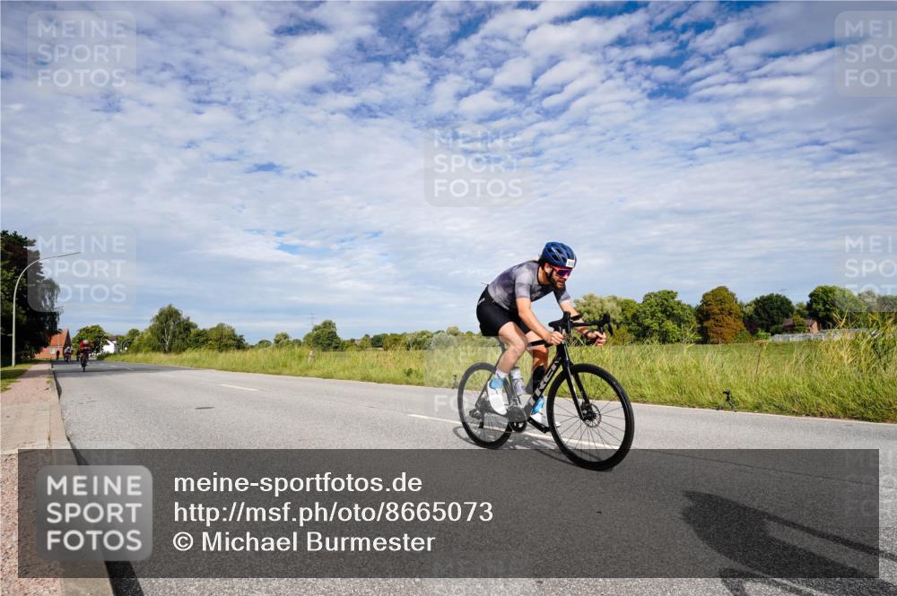 31.08.2025 - Elbe Triathlon Hamburg Michael Burmester http://msf.ph/oto/8665073 31.08.2025 10:03:24 Radfahren 510, 658, 816, 915 meine-sportfotos.de