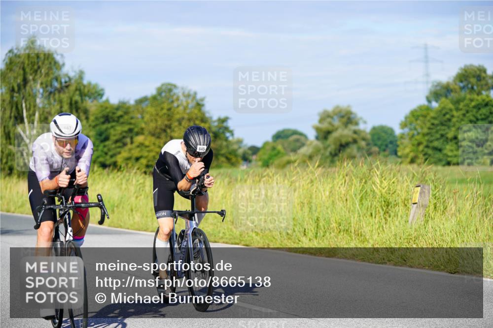 31.08.2025 - Elbe Triathlon Hamburg Michael Burmester http://msf.ph/oto/8665138 31.08.2025 09:28:19 Radfahren 281, 535, 567, 590, 629, 645, 648 meine-sportfotos.de