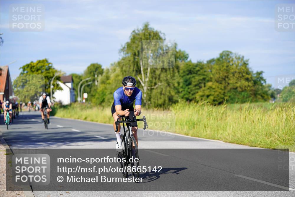31.08.2025 - Elbe Triathlon Hamburg Michael Burmester http://msf.ph/oto/8665142 31.08.2025 09:28:21 Radfahren 281, 562, 567, 590, 645, 648, 672 meine-sportfotos.de