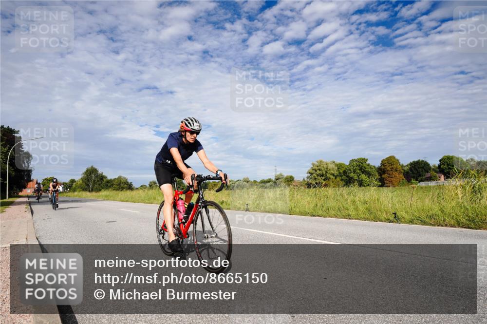 31.08.2025 - Elbe Triathlon Hamburg Michael Burmester http://msf.ph/oto/8665150 31.08.2025 10:04:37 Radfahren 400, 597, 726, 880, 920, 931 meine-sportfotos.de