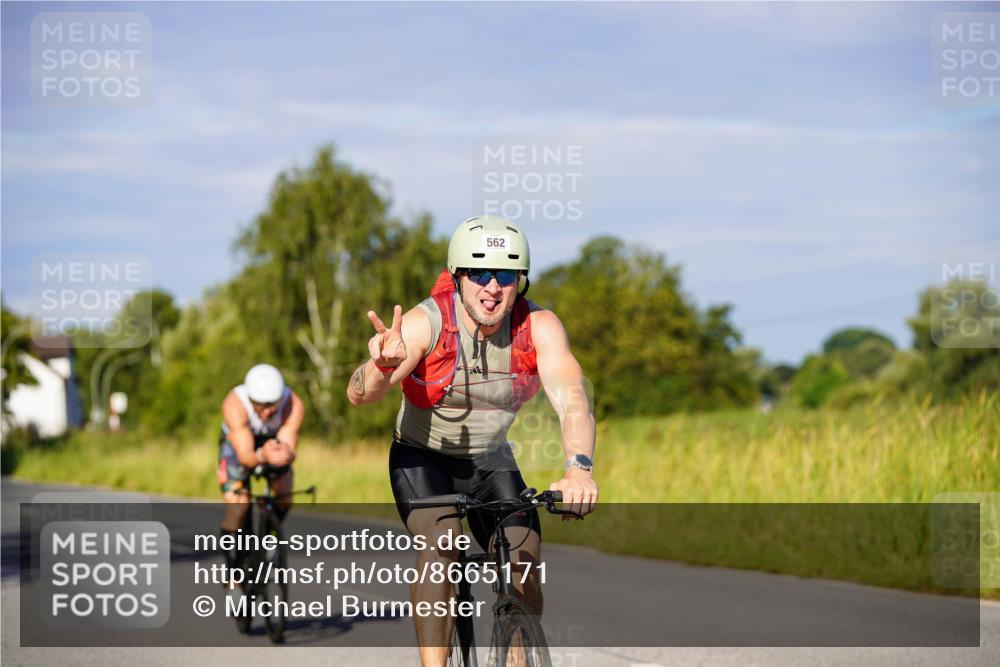 31.08.2025 - Elbe Triathlon Hamburg Michael Burmester http://msf.ph/oto/8665171 31.08.2025 09:28:27 Radfahren 281, 363, 490, 562, 648, 672 meine-sportfotos.de