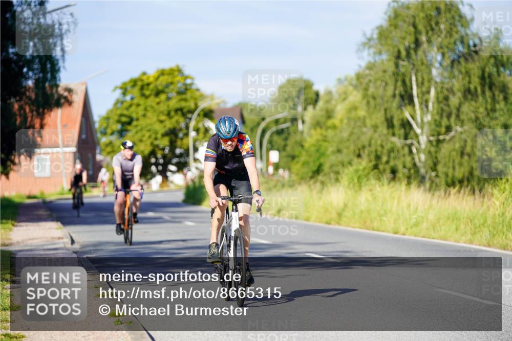 31.08.2025 - Elbe Triathlon Hamburg Michael Burmester http://msf.ph/oto/8665315 31.08.2025 09:29:18 Radfahren 357, 566, 770 meine-sportfotos.de