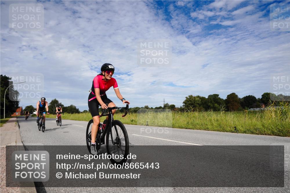 31.08.2025 - Elbe Triathlon Hamburg Michael Burmester http://msf.ph/oto/8665443 31.08.2025 10:11:31 Radfahren 483, 650, 830, 840, 853, 870, 894 meine-sportfotos.de