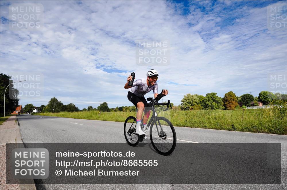 31.08.2025 - Elbe Triathlon Hamburg Michael Burmester http://msf.ph/oto/8665565 31.08.2025 10:13:56 Radfahren 567, 729 meine-sportfotos.de