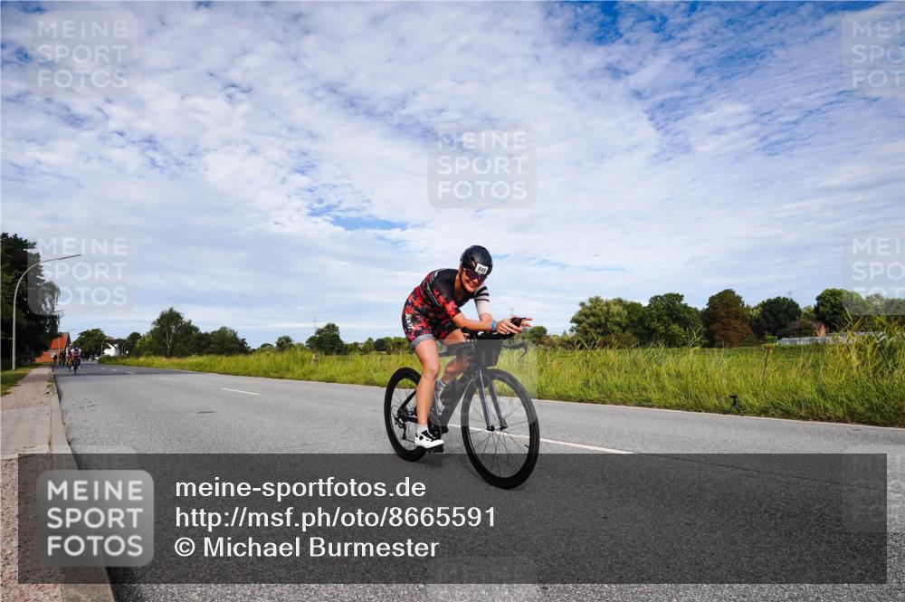 31.08.2025 - Elbe Triathlon Hamburg Michael Burmester http://msf.ph/oto/8665591 31.08.2025 10:14:40 Radfahren 566, 643, 756, 845 meine-sportfotos.de