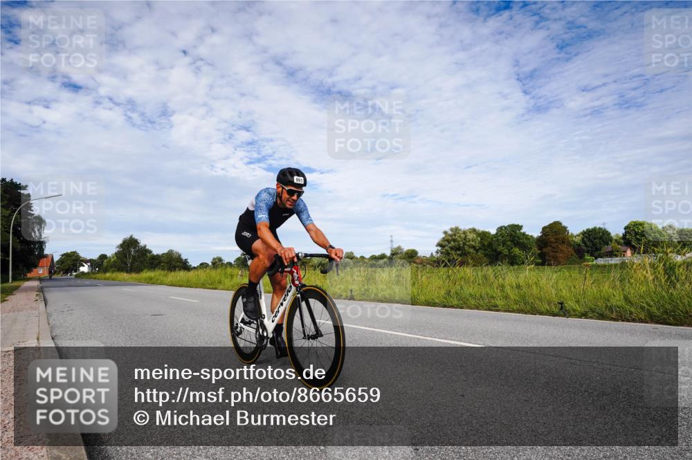 31.08.2025 - Elbe Triathlon Hamburg Michael Burmester http://msf.ph/oto/8665659 31.08.2025 10:16:20 Radfahren 563, 691 meine-sportfotos.de