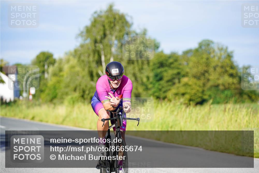 31.08.2025 - Elbe Triathlon Hamburg Michael Burmester http://msf.ph/oto/8665674 31.08.2025 09:31:36 Radfahren 244, 369, 570, 609, 666, 720 meine-sportfotos.de