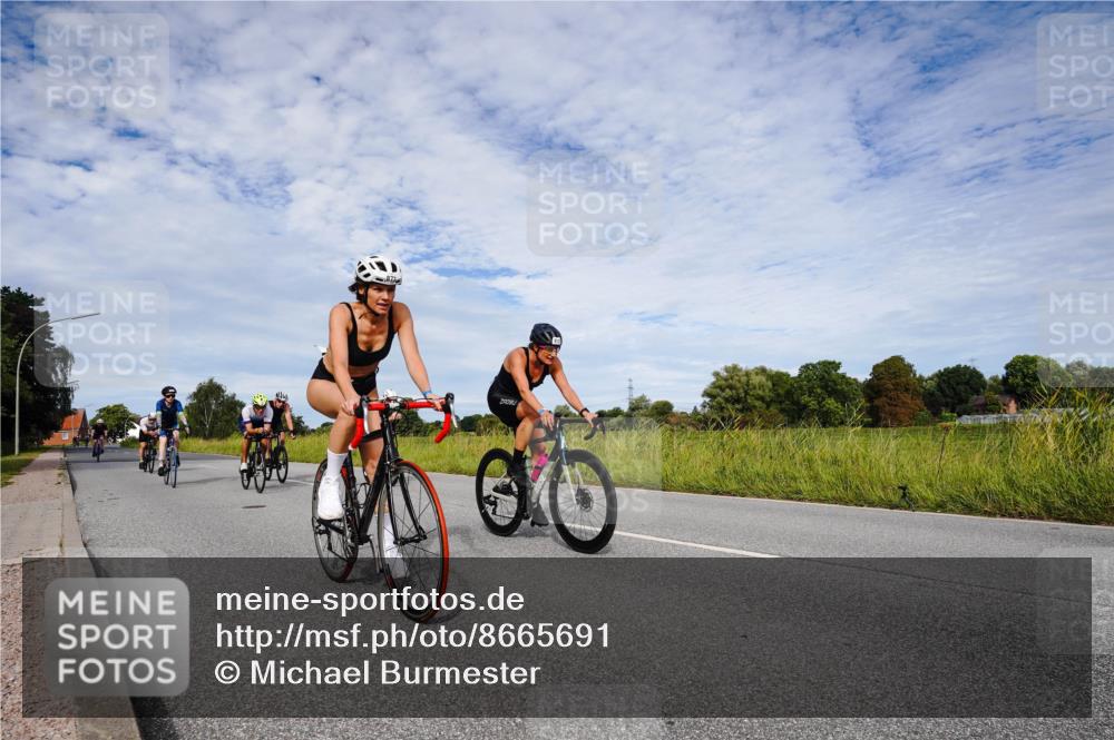 31.08.2025 - Elbe Triathlon Hamburg Michael Burmester http://msf.ph/oto/8665691 31.08.2025 10:17:12 Radfahren 671, 682, 696, 727, 739, 754, 786, 874, 877, 912 meine-sportfotos.de