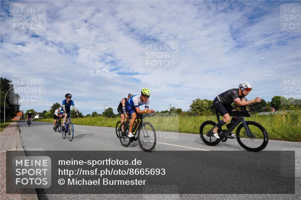 31.08.2025 - Elbe Triathlon Hamburg Michael Burmester http://msf.ph/oto/8665693 31.08.2025 10:17:13 Radfahren 671, 682, 696, 739, 754, 786, 874, 877, 912, 1017 meine-sportfotos.de