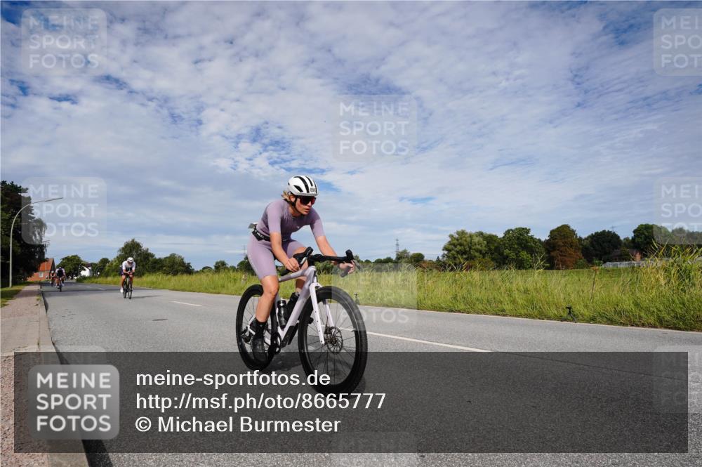 31.08.2025 - Elbe Triathlon Hamburg Michael Burmester http://msf.ph/oto/8665777 31.08.2025 10:19:12 Radfahren 487, 713, 777, 803, 828, 856, 930 meine-sportfotos.de