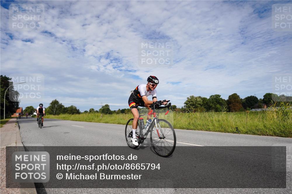 31.08.2025 - Elbe Triathlon Hamburg Michael Burmester http://msf.ph/oto/8665794 31.08.2025 10:19:31 Radfahren 657, 760, 808, 915, 932 meine-sportfotos.de