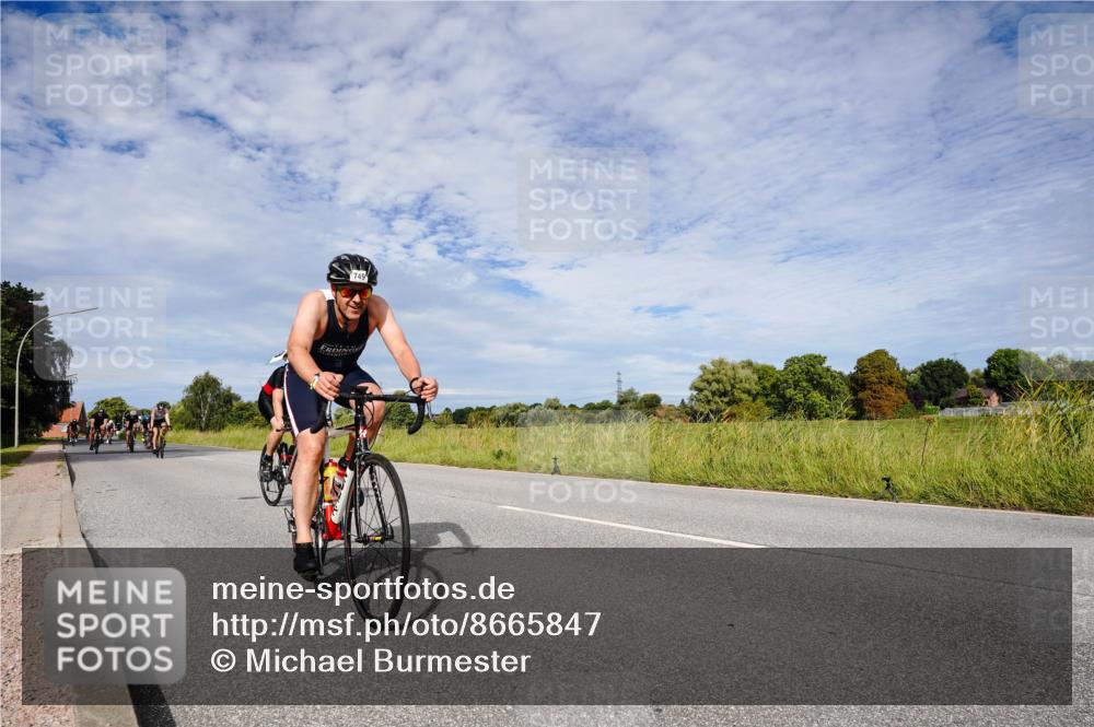 31.08.2025 - Elbe Triathlon Hamburg Michael Burmester http://msf.ph/oto/8665847 31.08.2025 10:20:46 Radfahren 564, 588, 749, 947, 968, 1012, 1023, 1045, 1078, 1100 meine-sportfotos.de