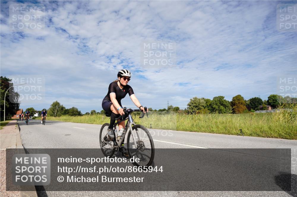 31.08.2025 - Elbe Triathlon Hamburg Michael Burmester http://msf.ph/oto/8665944 31.08.2025 10:22:02 Radfahren 413, 796, 810, 814, 842, 1030, 1042, 1081, 1101 meine-sportfotos.de
