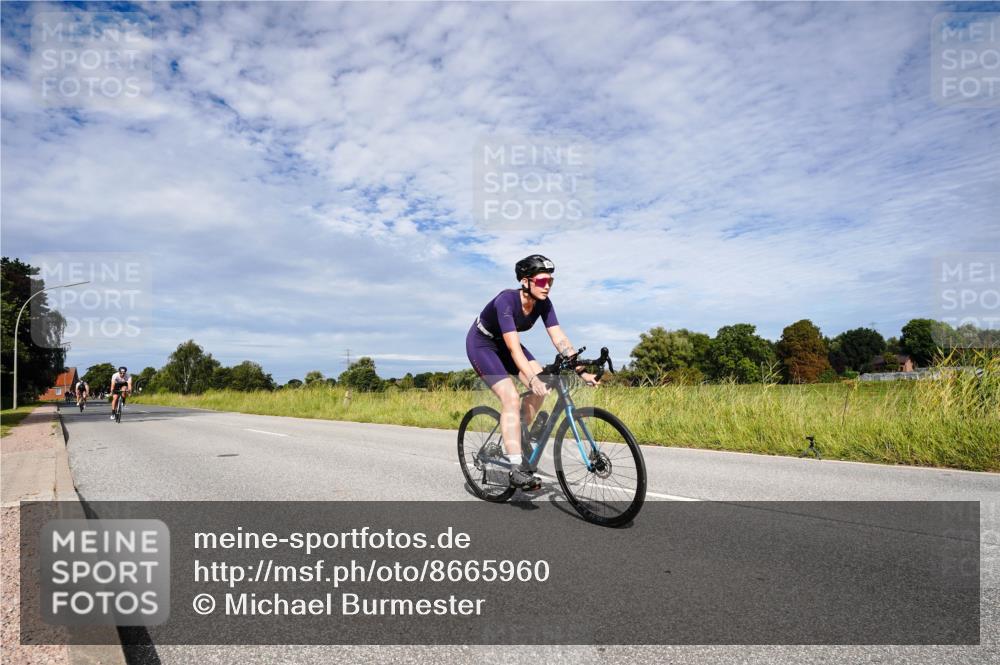 31.08.2025 - Elbe Triathlon Hamburg Michael Burmester http://msf.ph/oto/8665960 31.08.2025 10:22:16 Radfahren 730, 824, 974, 1000 meine-sportfotos.de