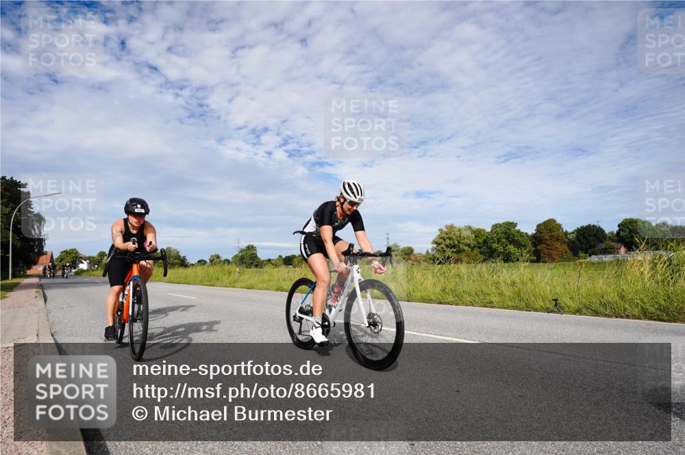 31.08.2025 - Elbe Triathlon Hamburg Michael Burmester http://msf.ph/oto/8665981 31.08.2025 10:22:33 Radfahren 400, 612, 832, 879, 899, 939, 984, 998, 1051, 1070 meine-sportfotos.de