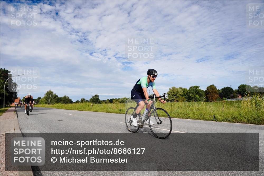 31.08.2025 - Elbe Triathlon Hamburg Michael Burmester http://msf.ph/oto/8666127 31.08.2025 10:24:28 Radfahren 703, 847, 970, 1028, 1074, 1083, 1099 meine-sportfotos.de