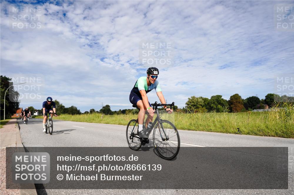 31.08.2025 - Elbe Triathlon Hamburg Michael Burmester http://msf.ph/oto/8666139 31.08.2025 10:24:40 Radfahren 594, 863, 979, 994, 1075, 1080, 1092 meine-sportfotos.de
