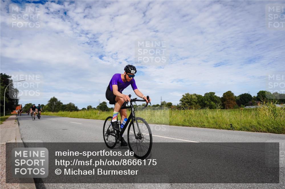 31.08.2025 - Elbe Triathlon Hamburg Michael Burmester http://msf.ph/oto/8666175 31.08.2025 10:25:11 Radfahren 782, 929, 955, 958, 1003, 1039, 1094, 1096 meine-sportfotos.de
