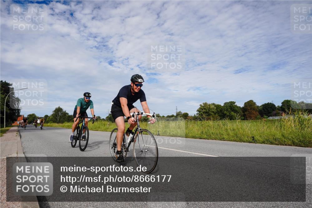 31.08.2025 - Elbe Triathlon Hamburg Michael Burmester http://msf.ph/oto/8666177 31.08.2025 10:25:13 Radfahren 829, 929, 955, 958, 966, 1003, 1039, 1094, 1096 meine-sportfotos.de
