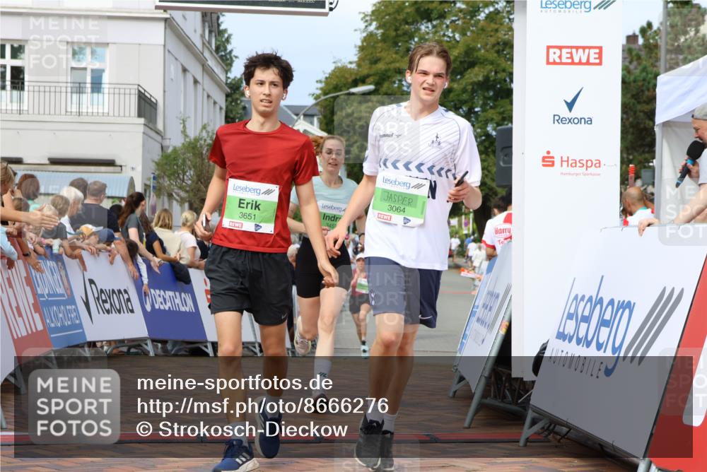 31.08.2025 - 21. Blankeneser Heldenlauf Strokosch-Dieckow http://msf.ph/oto/8666276 31.08.2025 10:58:35 Ziel 3064, 3651, 3457 meine-sportfotos.de